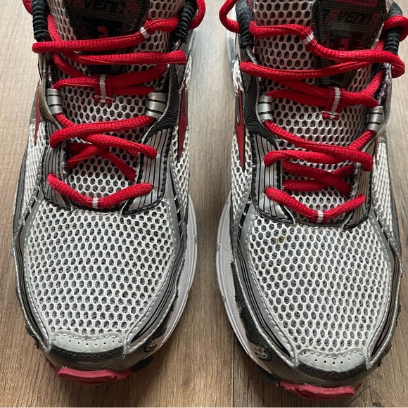 Brooks Ravenna Red and Black Men’s Running Shoes - Picture 7 of 14